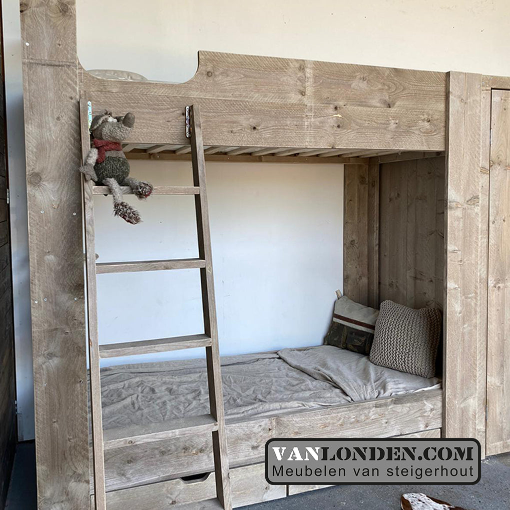 Steigerhouten stapelbed met kast Elin