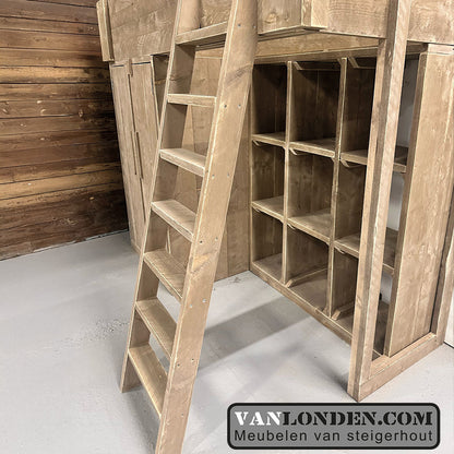 Steigerhouten hoogslaper met kasten Janneke