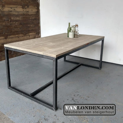 Steigerhouten tafel Fiene met stalen onderstel