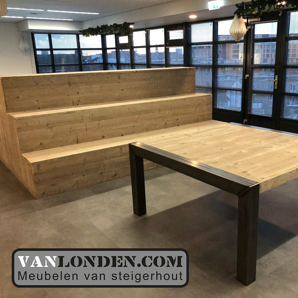 Steigerhouten dubbele tribune