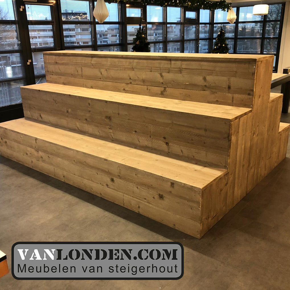 Steigerhouten dubbele tribune