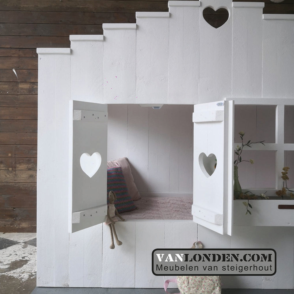 Steigerhouten trapgevel bed Tirza