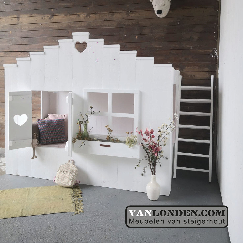 Steigerhouten trapgevel bed Tirza