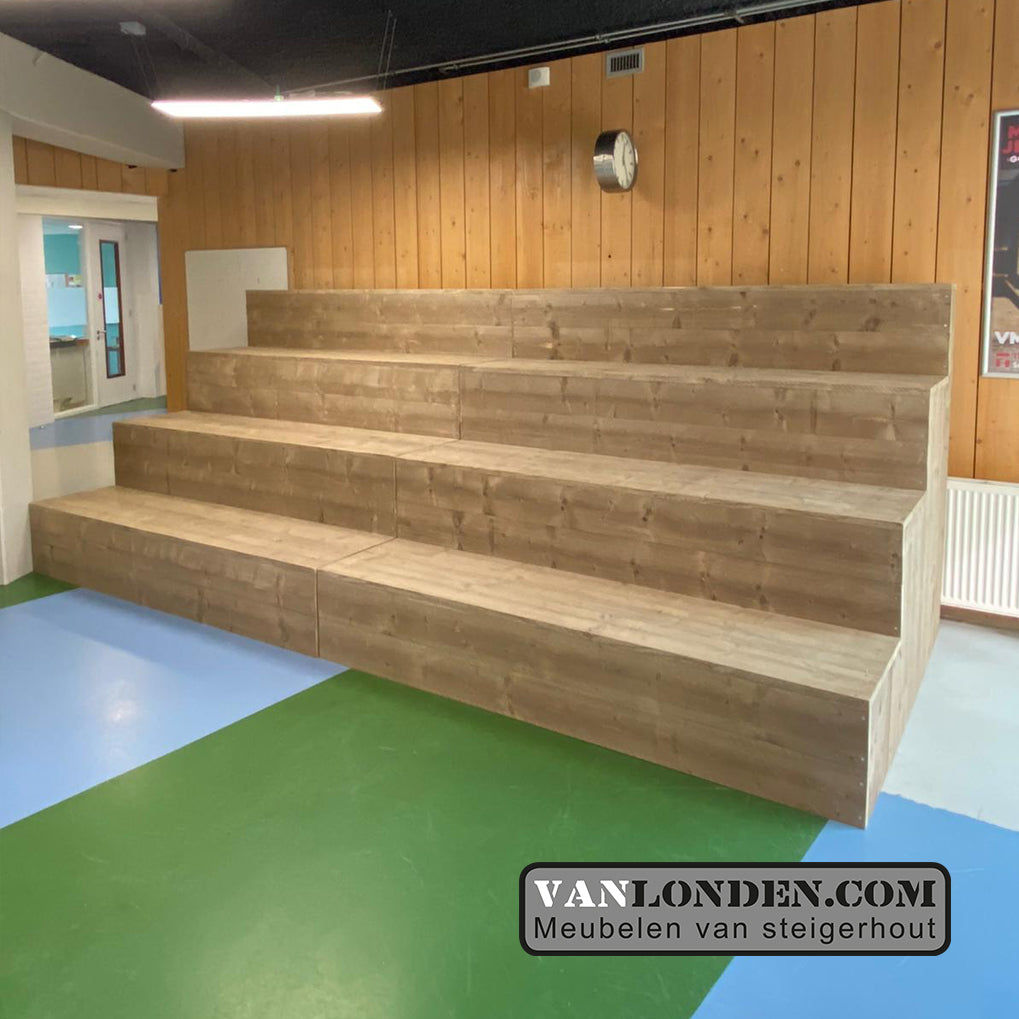 Steigerhouten tribune Elja