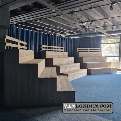 Steigerhouten tribune Monja