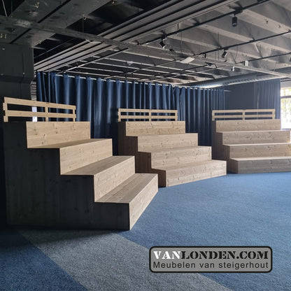 Steigerhouten tribune Monja