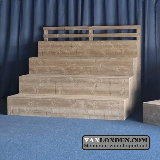 Steigerhouten tribune Monja