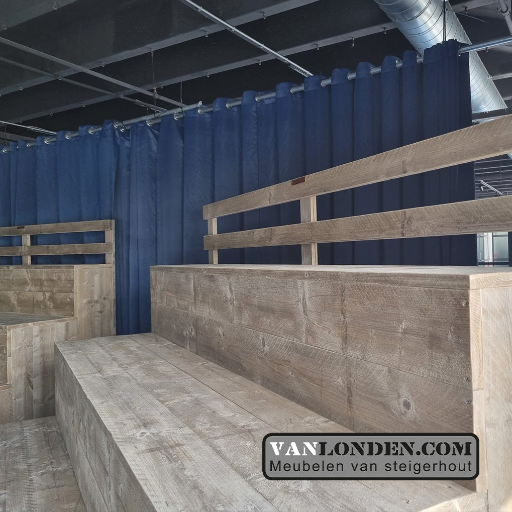 Steigerhouten tribune Monja