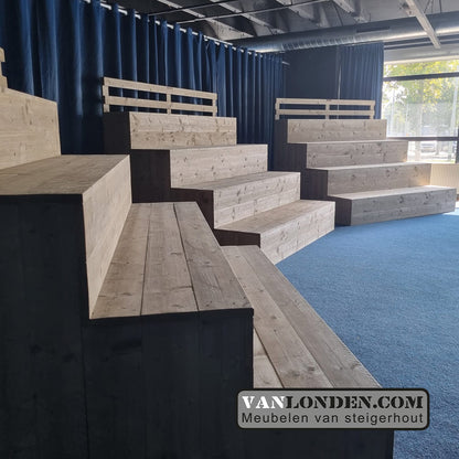 Steigerhouten tribune Monja