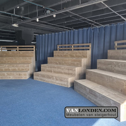 Steigerhouten tribune Monja