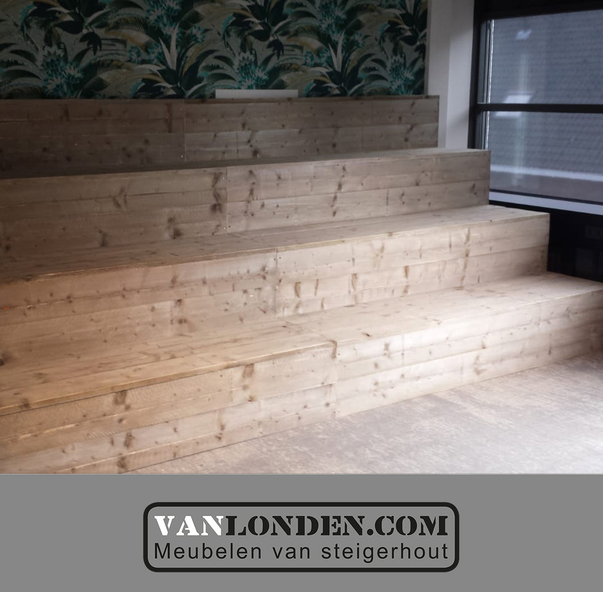 Steigerhouten tribune Elja