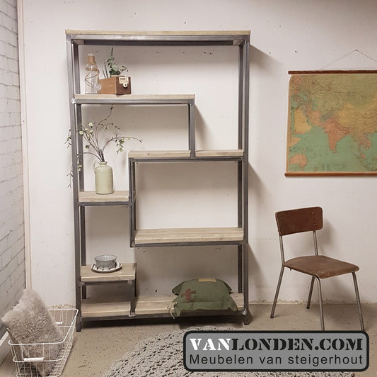 Steigerhouten vakkenkast Lizzy met stalen frame