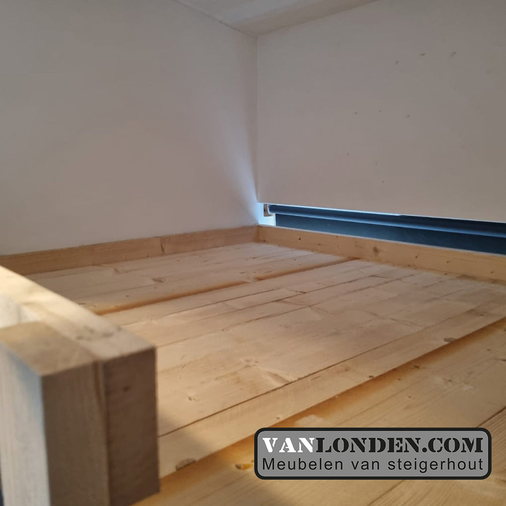 Steigerhouten vide met kast en bureau Bommel