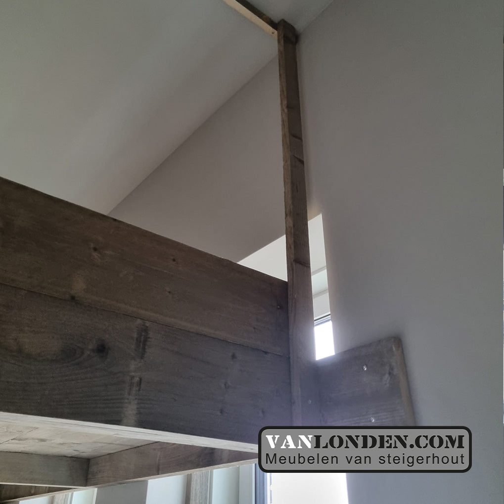 Steigerhouten vide verdiepingsvloer met kast Boomer