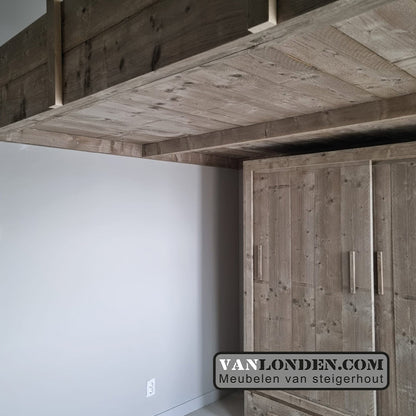 Steigerhouten vide verdiepingsvloer met kast Boomer
