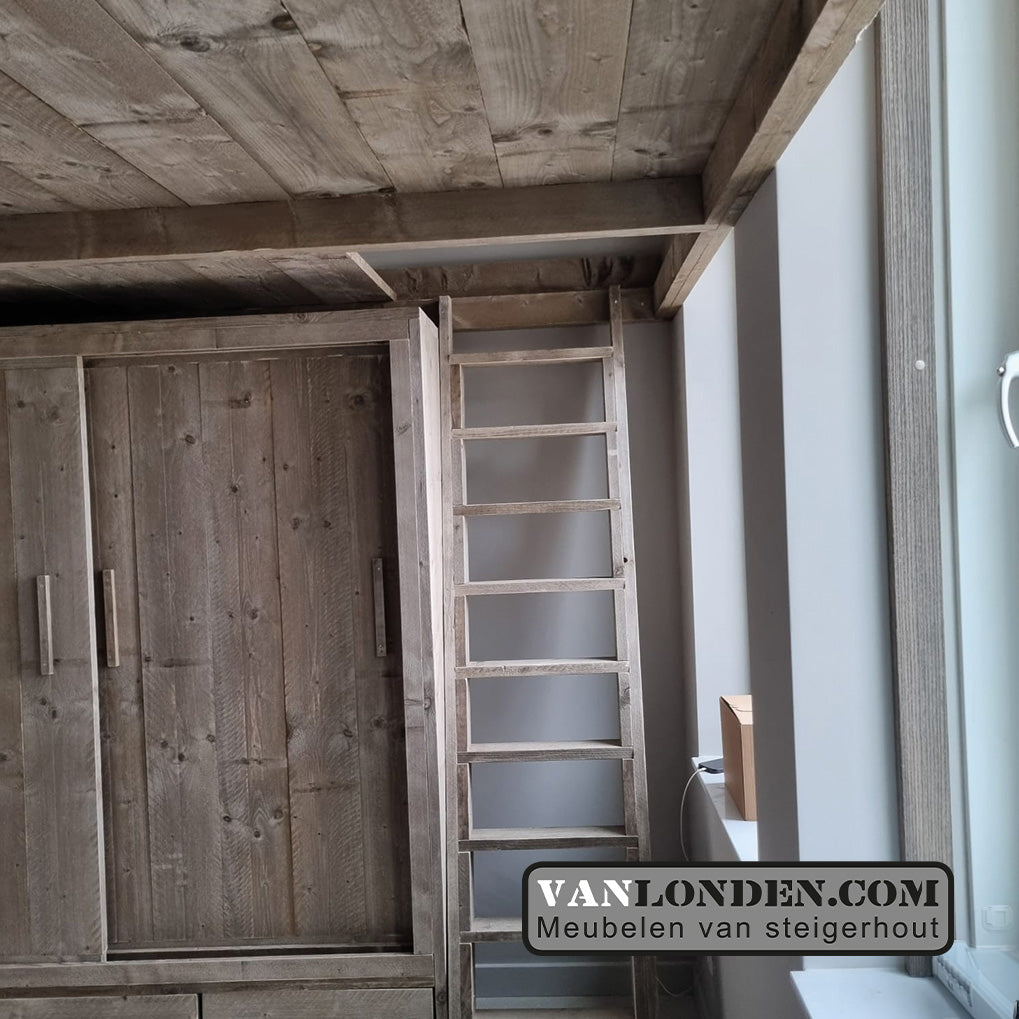Steigerhouten vide verdiepingsvloer met kast Boomer