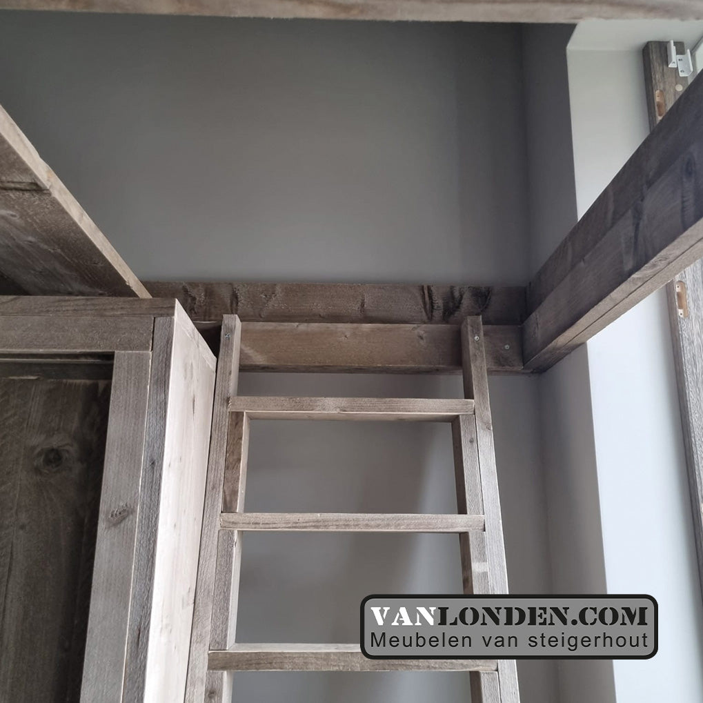 Steigerhouten vide verdiepingsvloer met kast Boomer