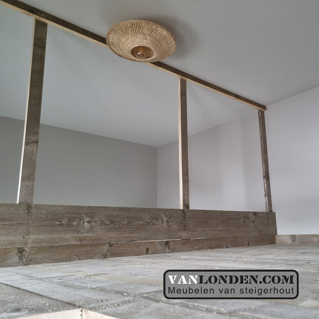 Steigerhouten vide verdiepingsvloer met kast Boomer