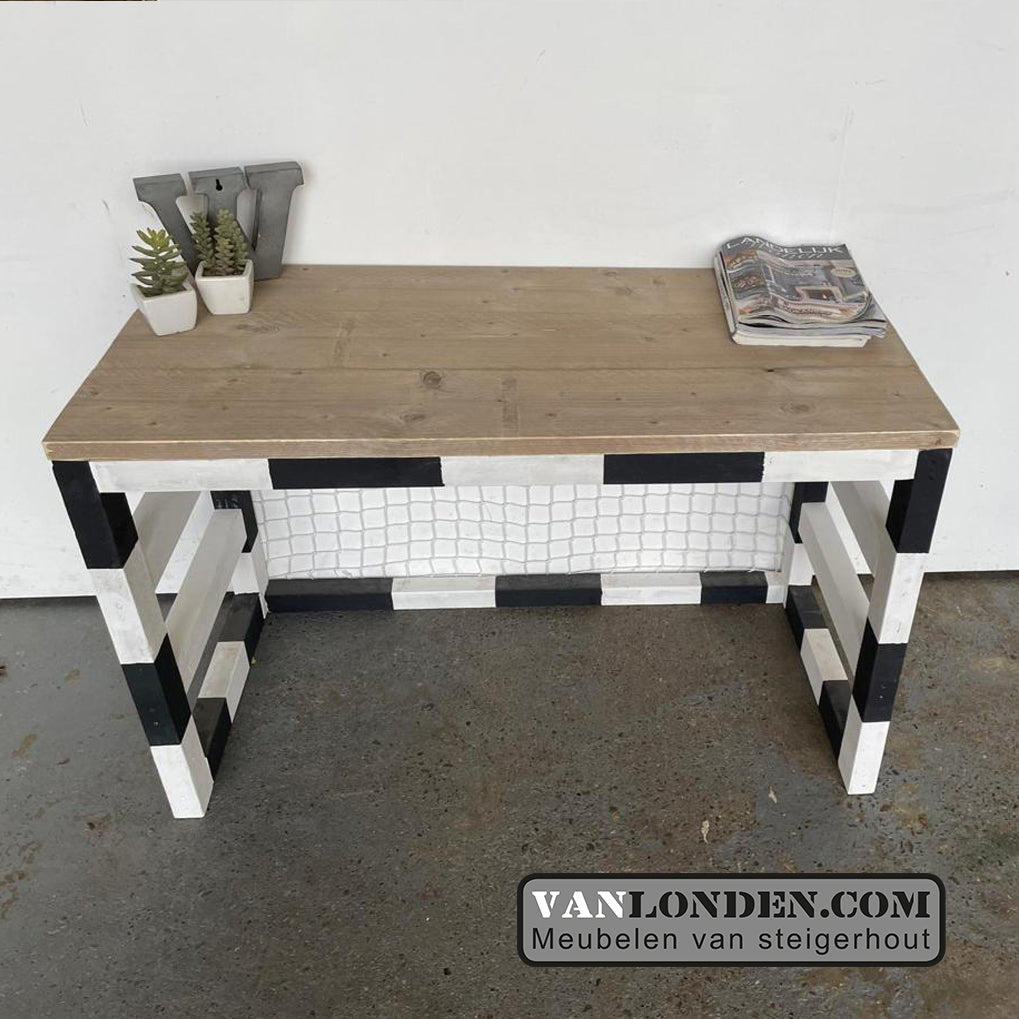 Steigerhouten voetbal bureau Lionel