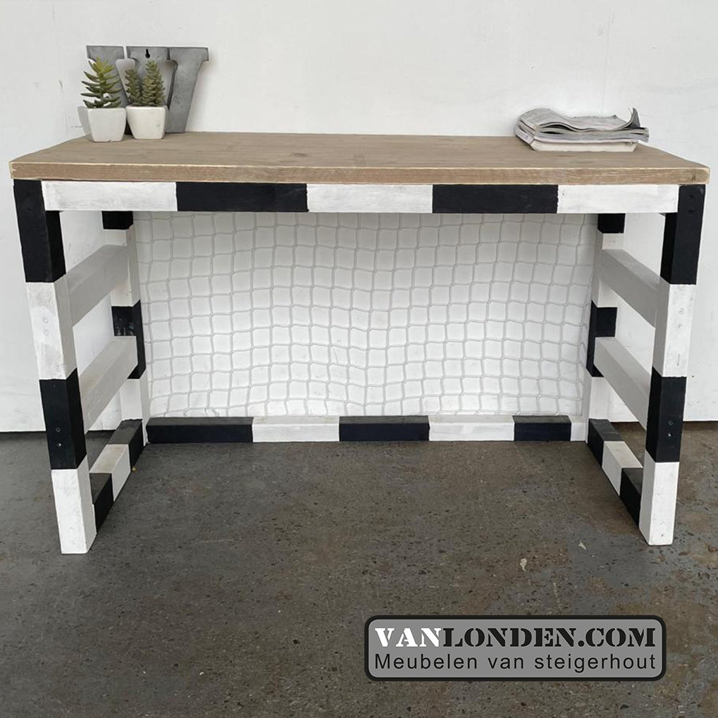 Steigerhouten voetbal bureau Lionel