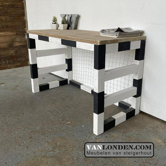 Steigerhouten voetbal bureau Lionel