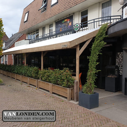 Terrasoverkapping met stalen golfplaten