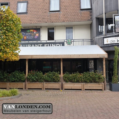 Terrasoverkapping met stalen golfplaten