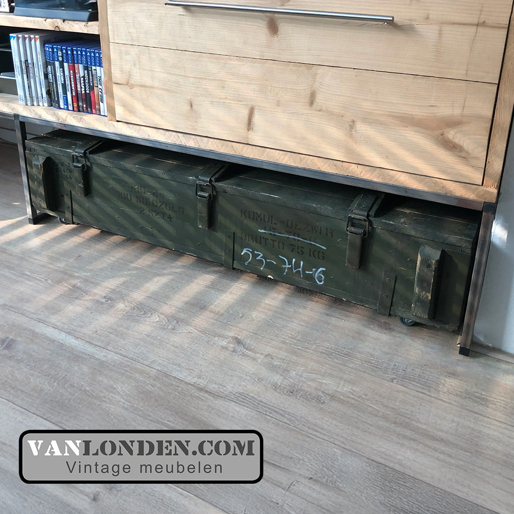 Vintage legerkist op wielen Marre