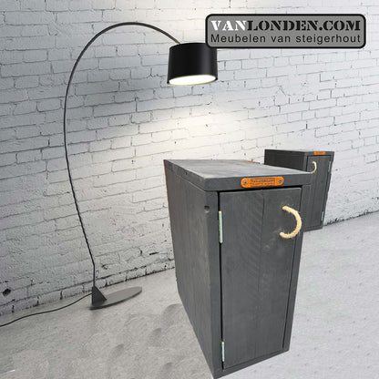 Zwart steigerhouten nachtkastje Roland