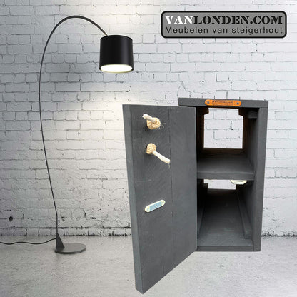 Zwart steigerhouten nachtkastje Roland