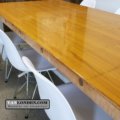 Eettafel Bastiaan van oude bowlingbaan