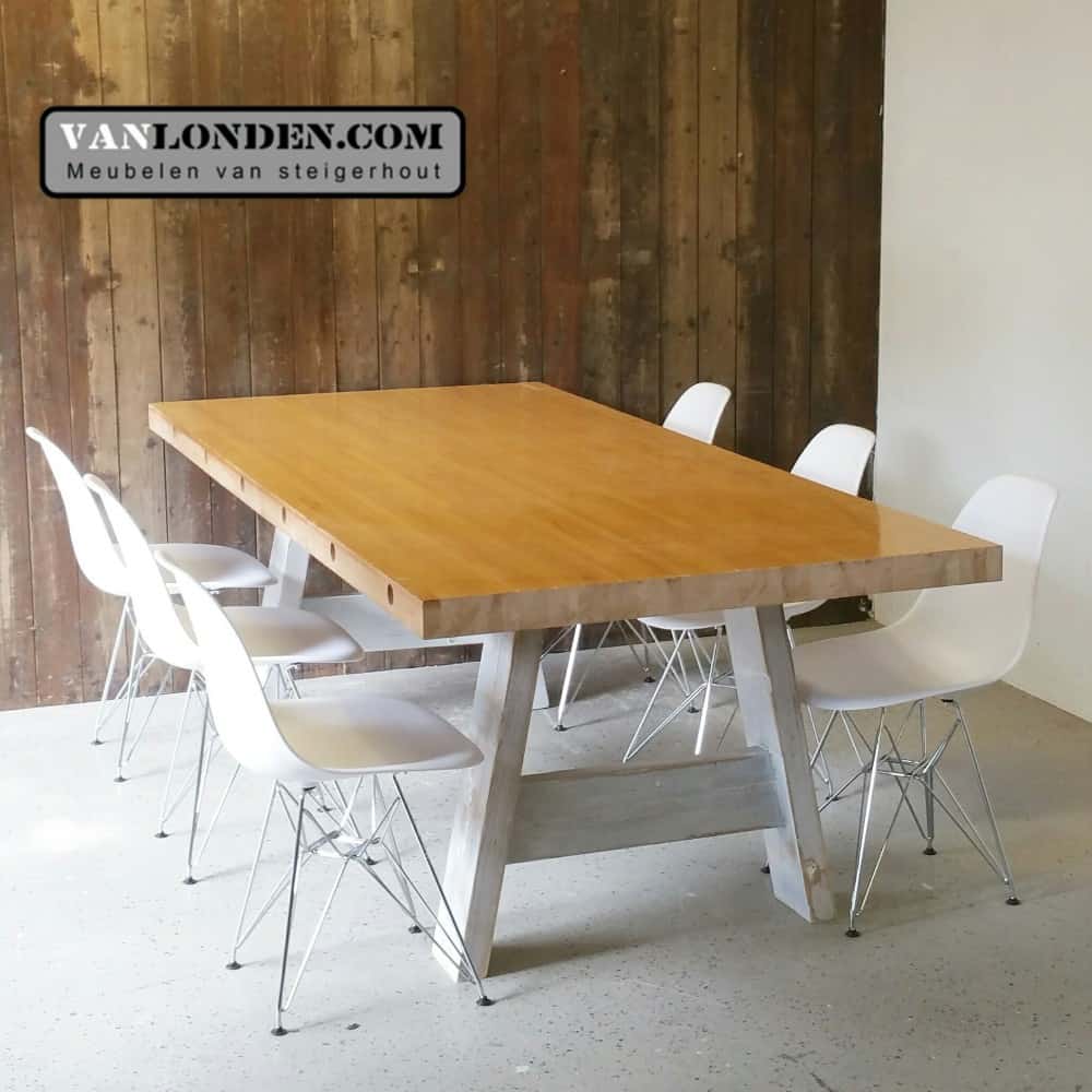 Eettafel Bastiaan van oude bowlingbaan