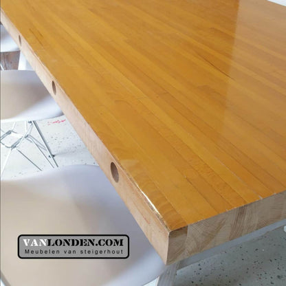 Eettafel Bastiaan van oude bowlingbaan