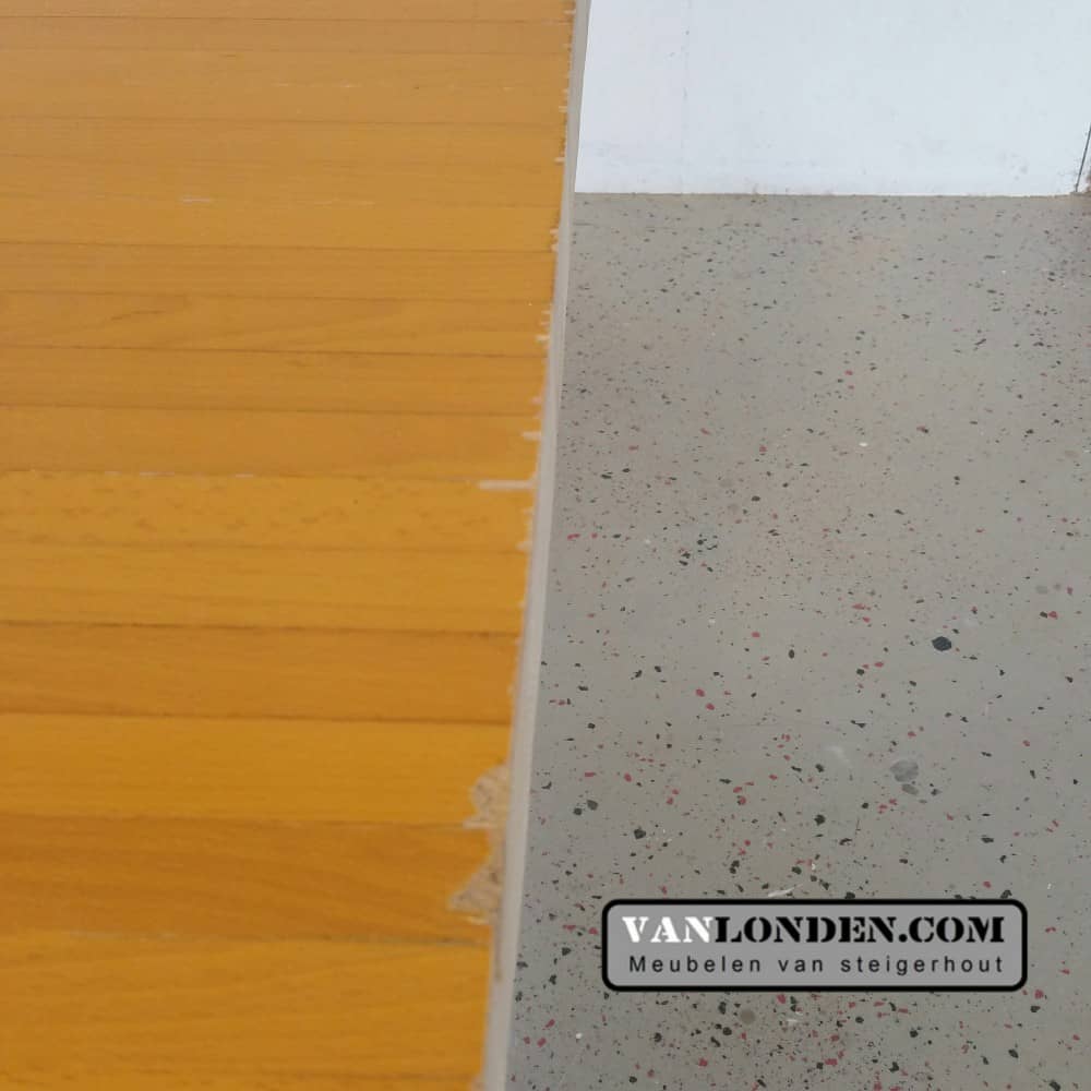 Eettafel Bastiaan van oude bowlingbaan