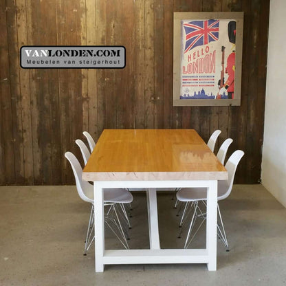 Eettafel Bastiaan van oude bowlingbaan