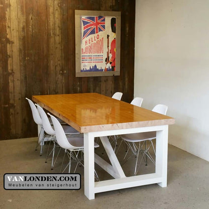 Eettafel Bastiaan van oude bowlingbaan