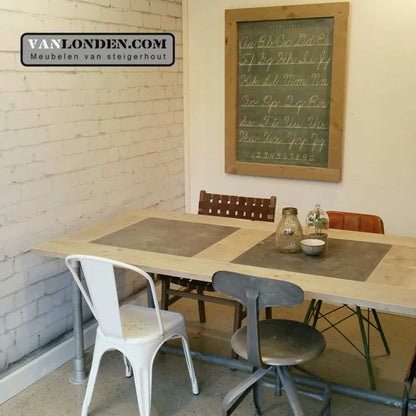 Eettafel op steigerbuizen Erik