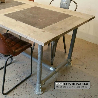 Eettafel op steigerbuizen Erik