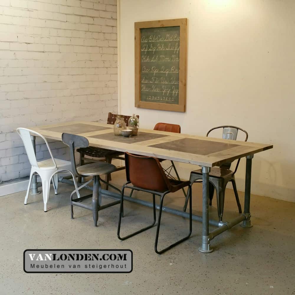 Eettafel op steigerbuizen Erik