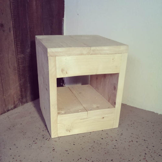 Steigerhouten krukje Mees