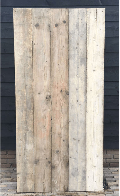 Schuifdeur van steigerhouten planken