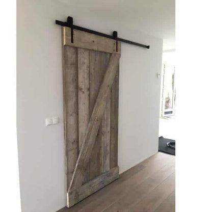 Schuifdeur van steigerhouten planken