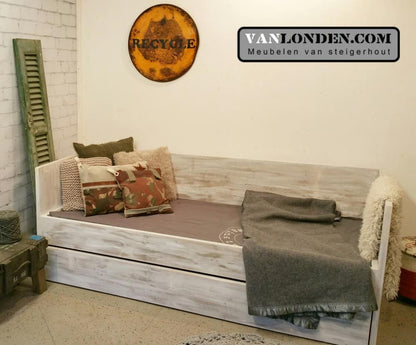 Steigerhouten bedbank Rosanne