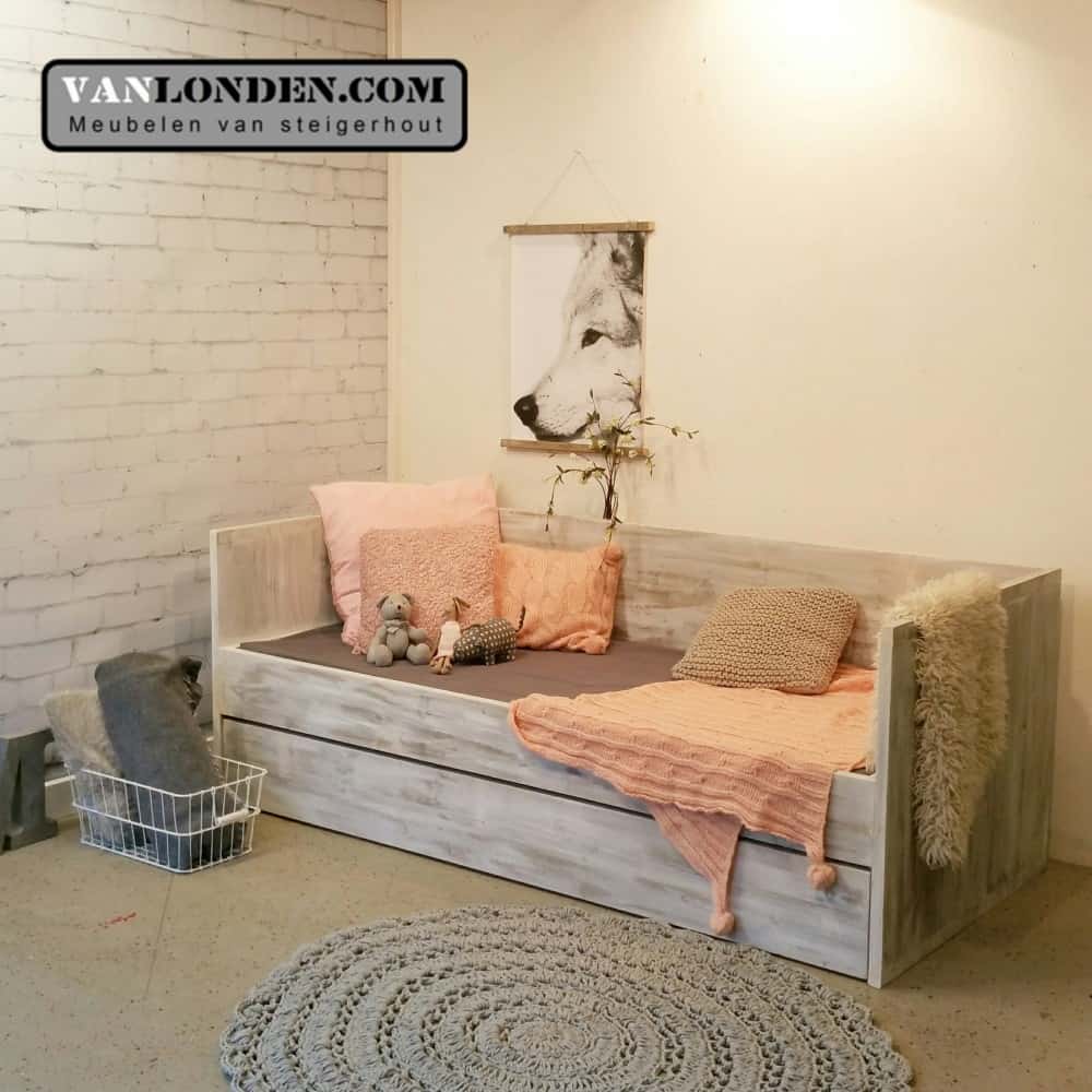 Steigerhouten bedbank Rosanne