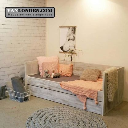 Steigerhouten bedbank Rosanne