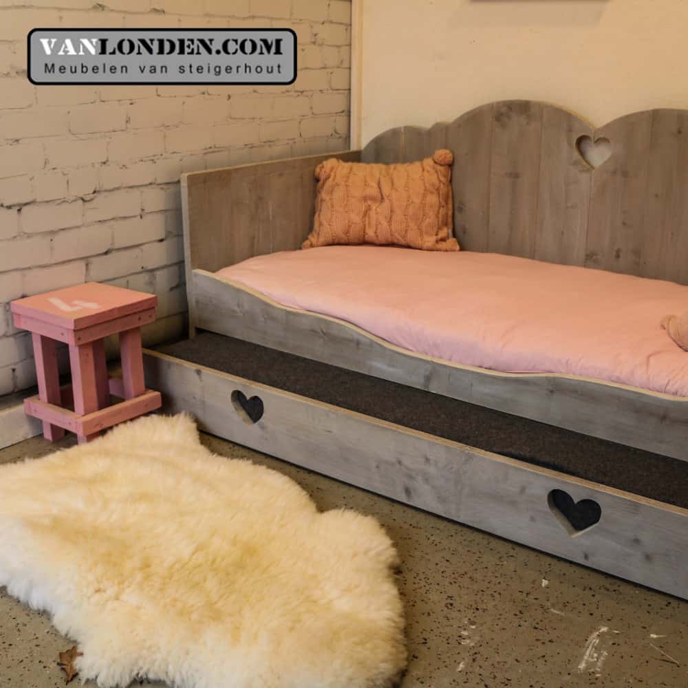 Steigerhouten bedbank Amy