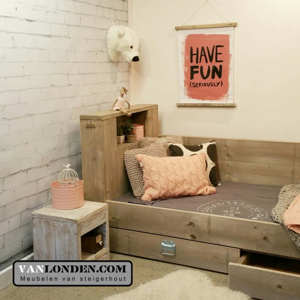 Steigerhouten bedbank Jolie