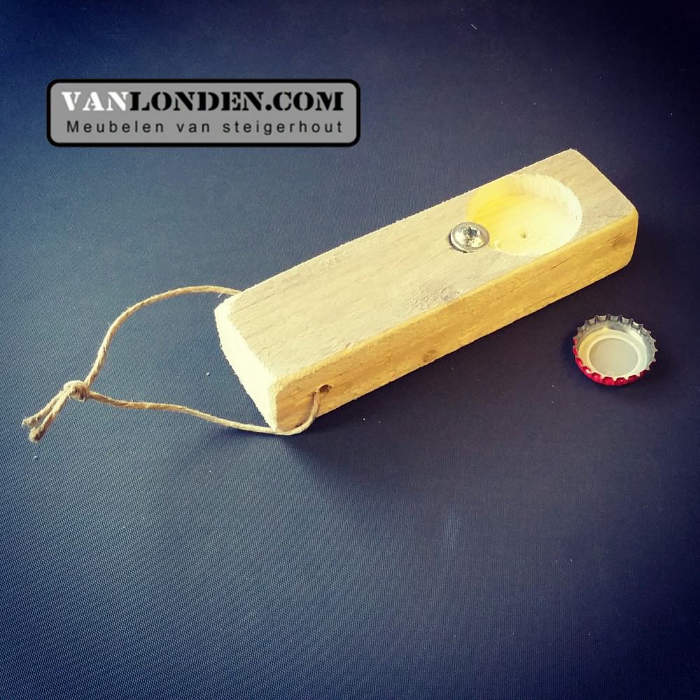Steigerhouten flesopener
