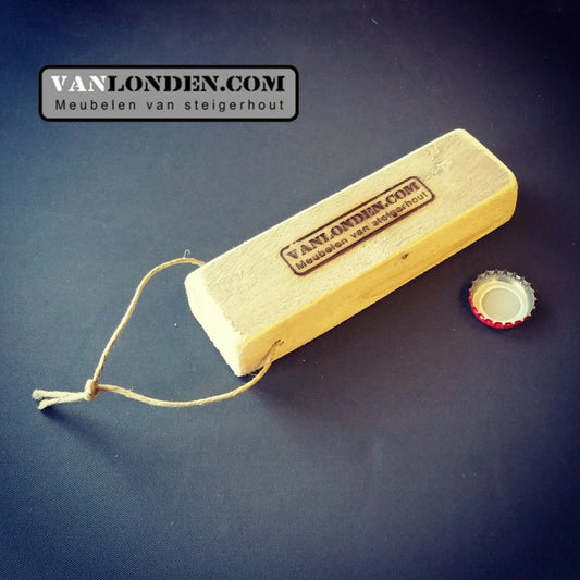 Steigerhouten flesopener