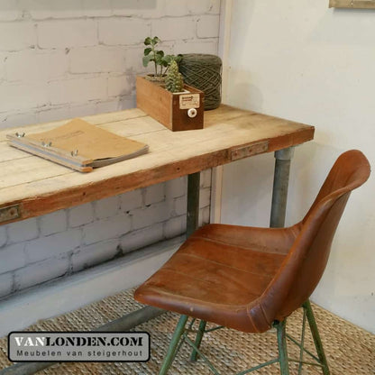 Steenschot houten bureau Jordy